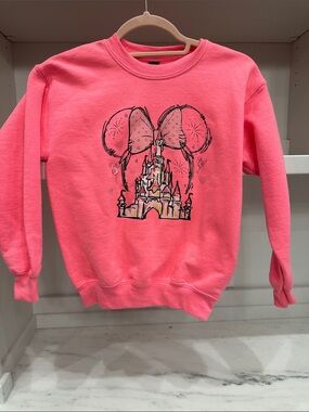 Gildan kids size small Pink Graphic Castle Sweatshirt.  Like new